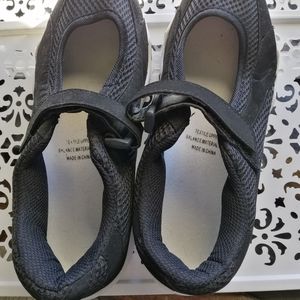 Black/white MaryJane's - 7W